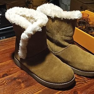 Sherpa lined boots